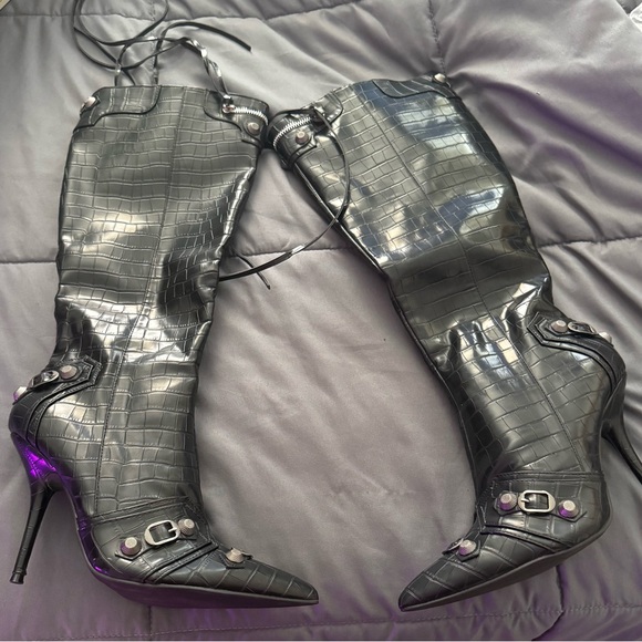 Stylish Black Faux Croc-Embossed Women's Boots - Picture 1 of 6